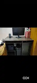Computer with computer table