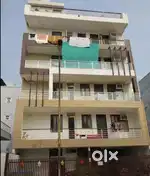 किंग्स कॉलेज के सामने 3 बीएचके बिल्डर फ्लोर उपलब्ध है