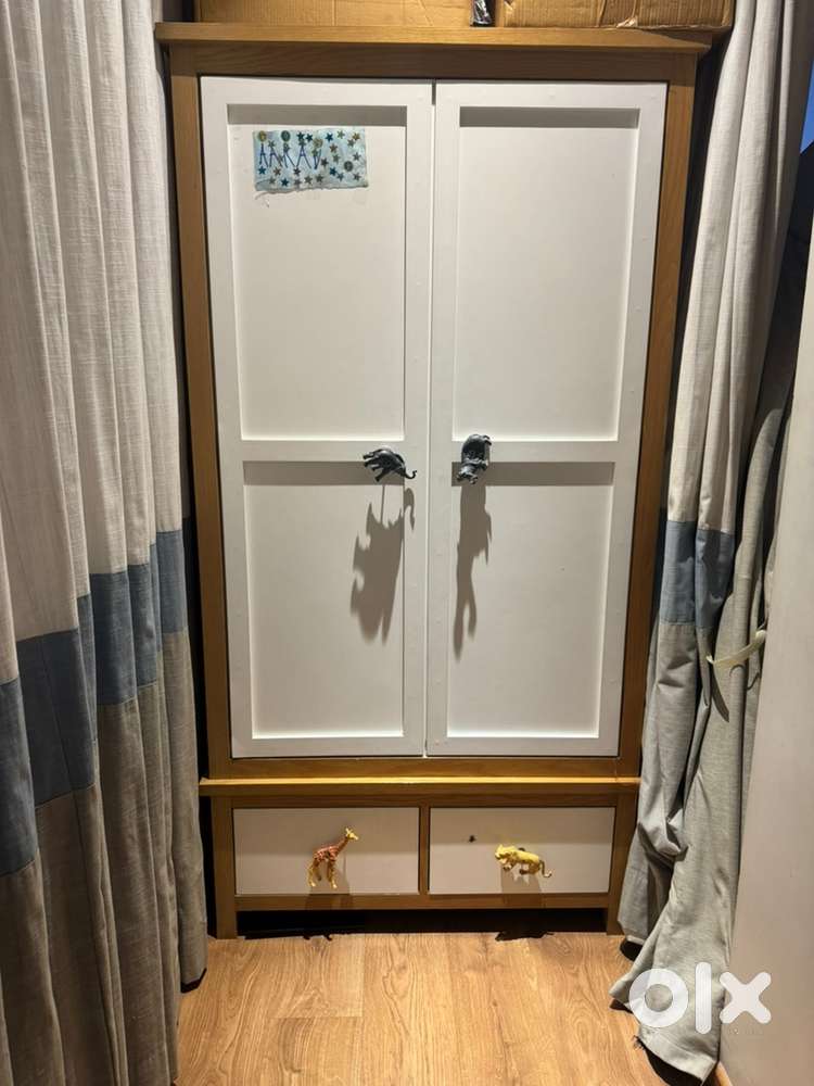 Wardrobe free standing