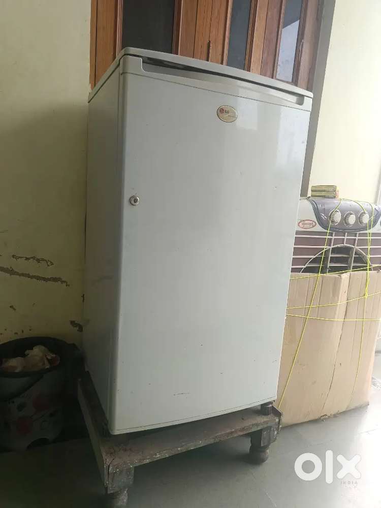 REFRIGERATOR