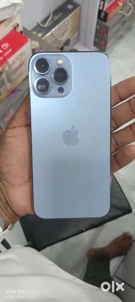 13 pro maxx.  128 GB battery health 75%