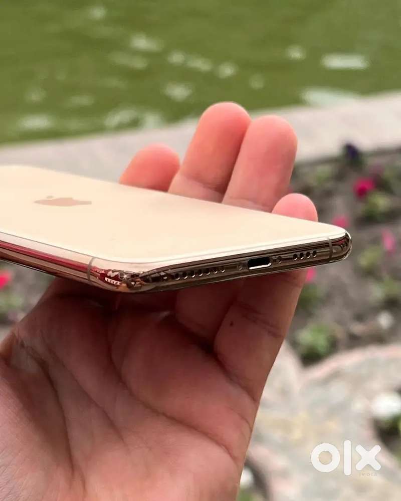 Get iphone  11 pro refurbished model at a genniue price in your budget