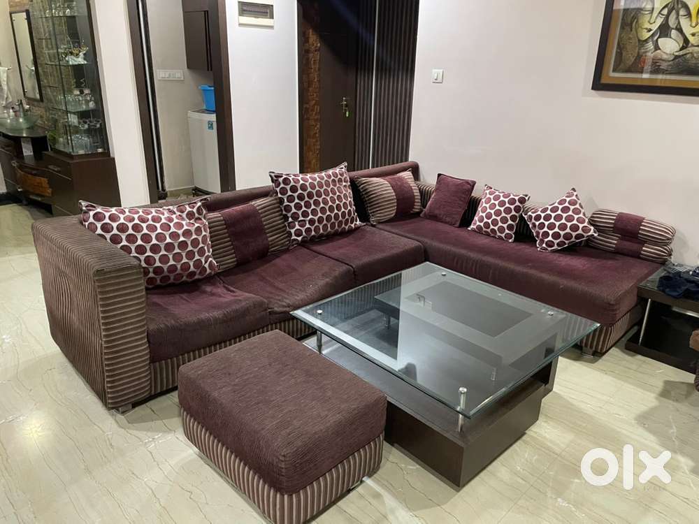 L-Shaped 6-Seater Sofa with Ottoman – Good Condition