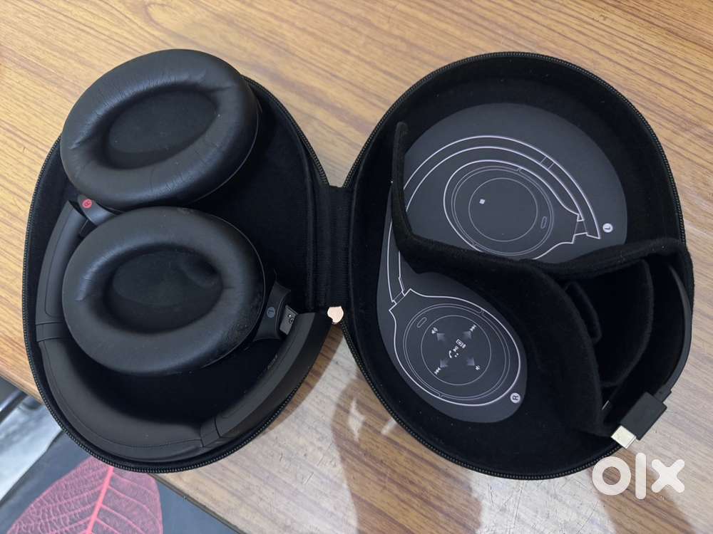 Sony XM4 headphones