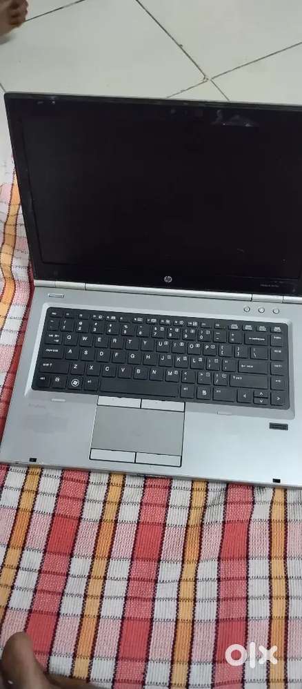 HP laptop Vgood condition  battery 1 GANTE chalti hai sirf charger