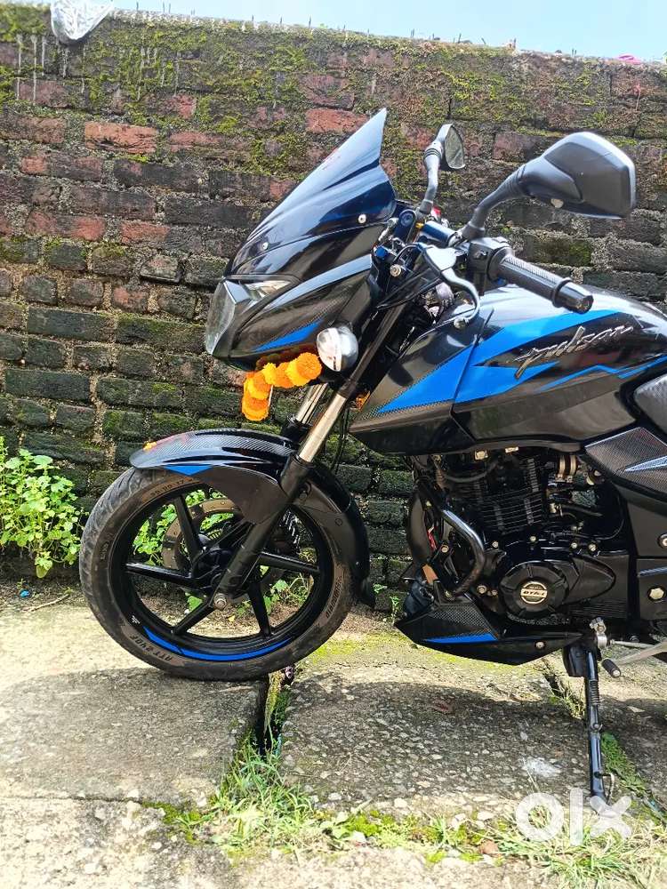 Brand new condition bs7 plusar 150 twin disc black blue colour