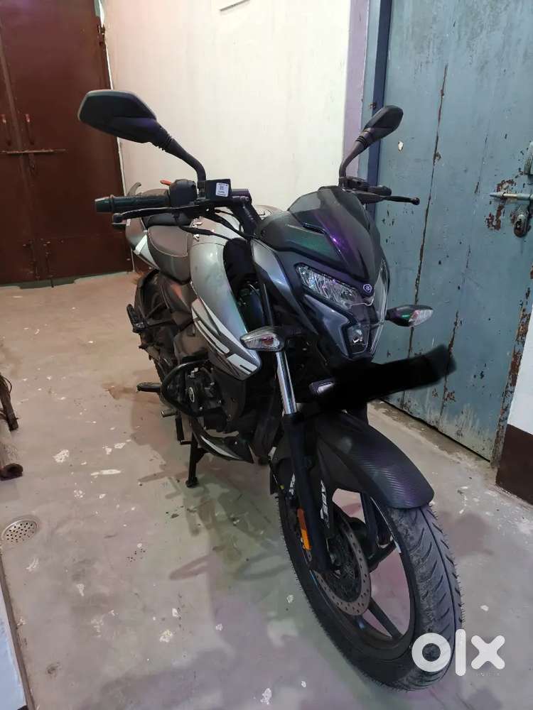 28 sep 2025 bilkul Naya hai bas 1 month hua hai non screch bike..