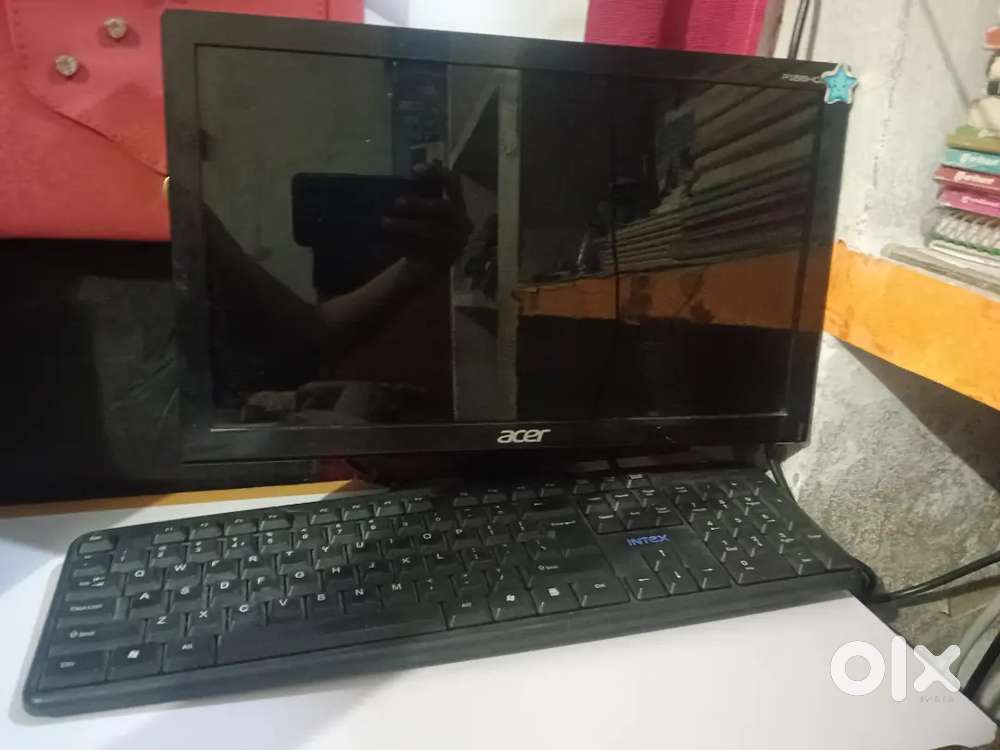 Acer pc i5 window 11 generation with desktop and mouse