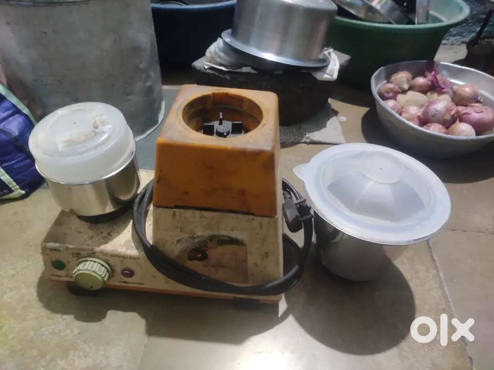 An old 500 watt mixer with two pots.