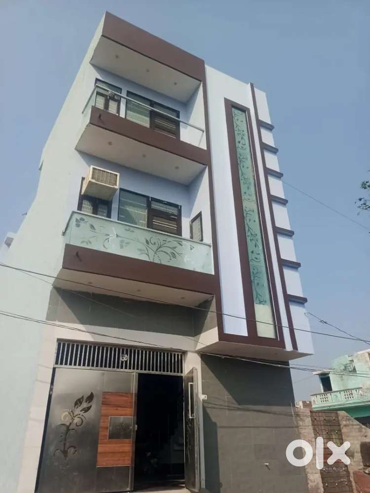 विकास नगर सोनीपत में 100 गज का शानदार 3 मंजिला घर – तुरंत बिक्री हेतु