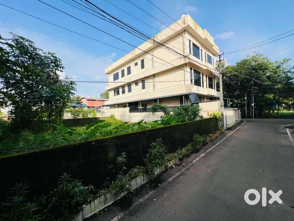 6CENT ORGINAL LAND IN EDAPALLY BYPASS OBRON MALL JUST 300 MTR