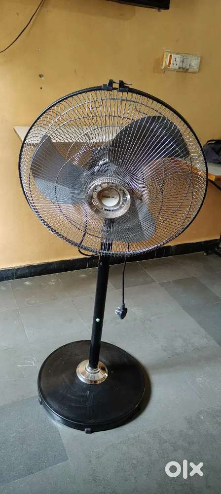 Bajaj Hurricane 450mm stand fan