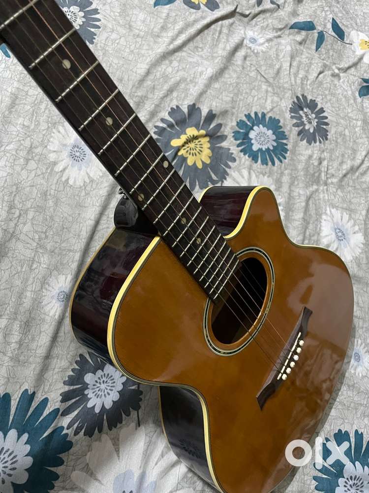 INTERN 40 Acoustic Guitar…. Amazing condiy