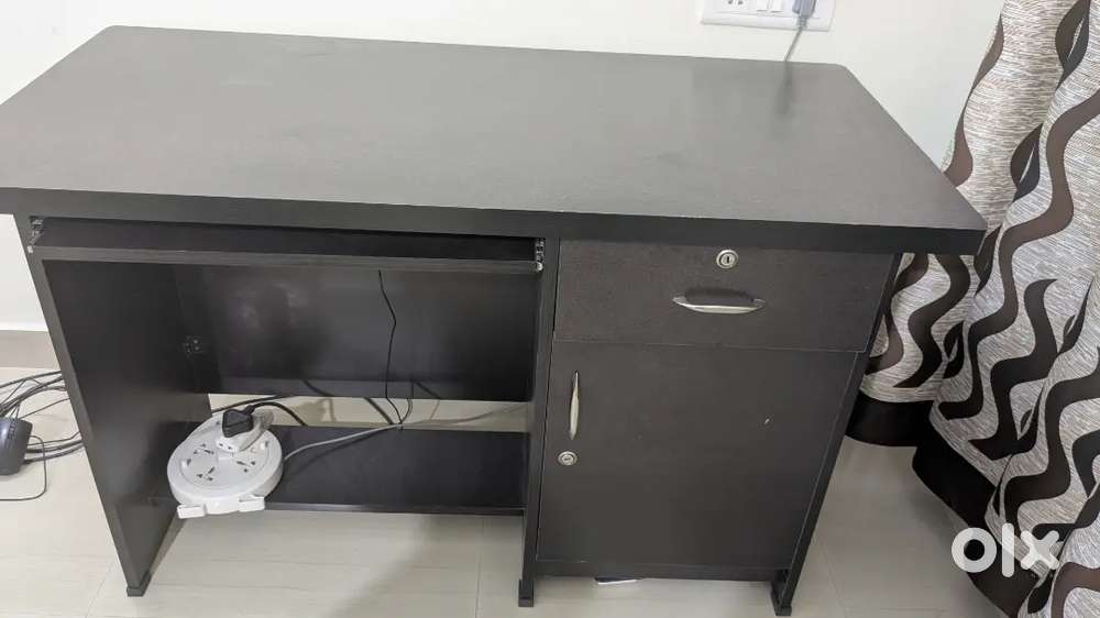 Computer table