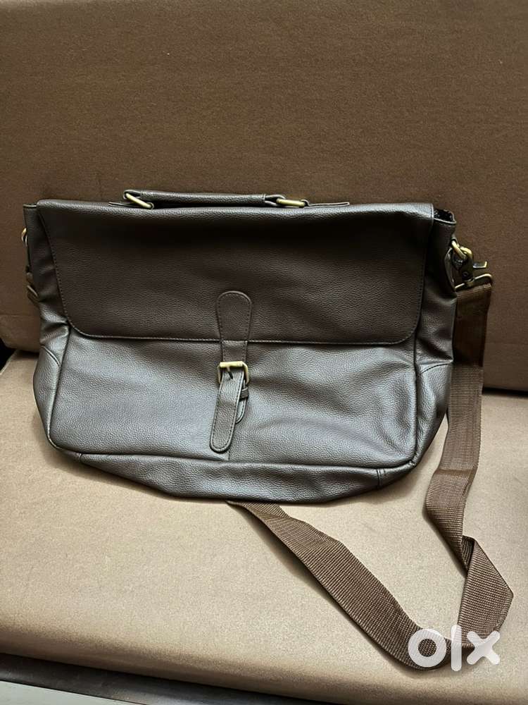 Brown leather bag sling