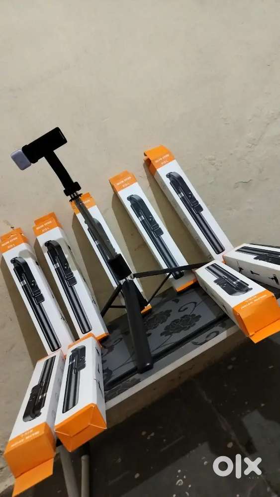 Bluetooth remote control selfi stick