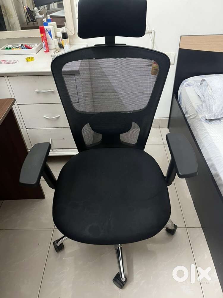 Ergonomic office chair