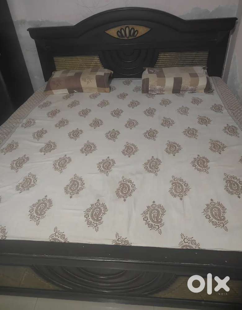 King size Bed