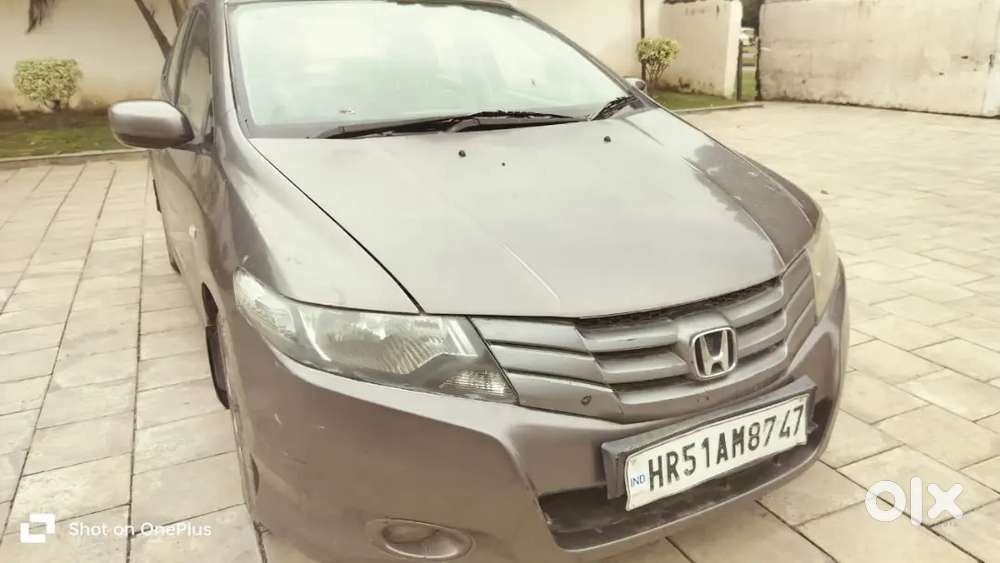 Automatic Honda City 2011 model 1st Hand car dealer message na kare