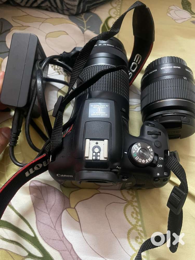 Canon EOS 1500D DSLR with dual lens