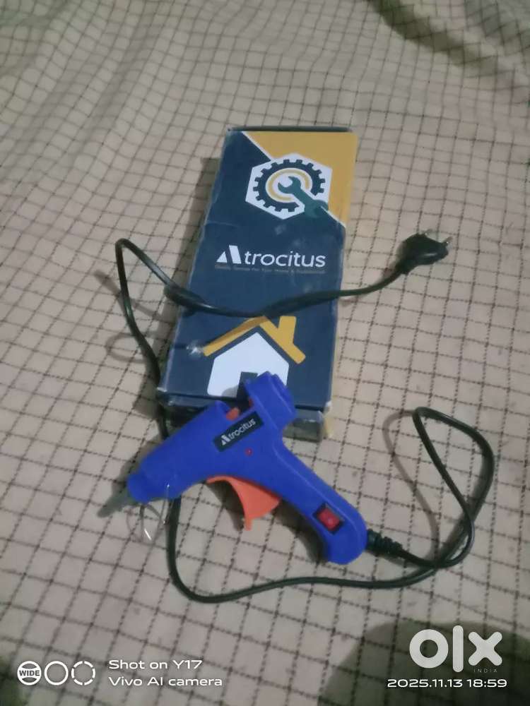 Glue gun for paste and repair