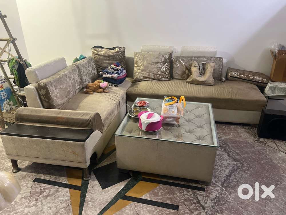 Sofa set with table