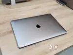 Apple Macbook Pro i7/16gb/512gb SSD 5.5GB Graphics 15inch Touchbar