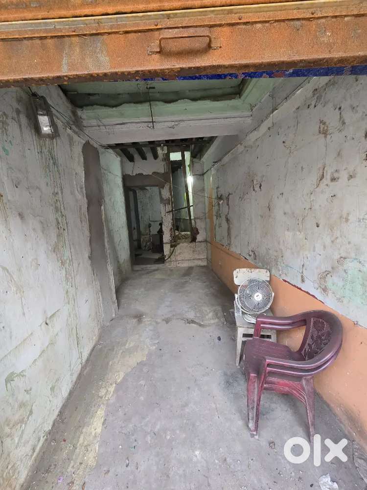 SHOP ROOM FOR RENT _ MAIN ROAD