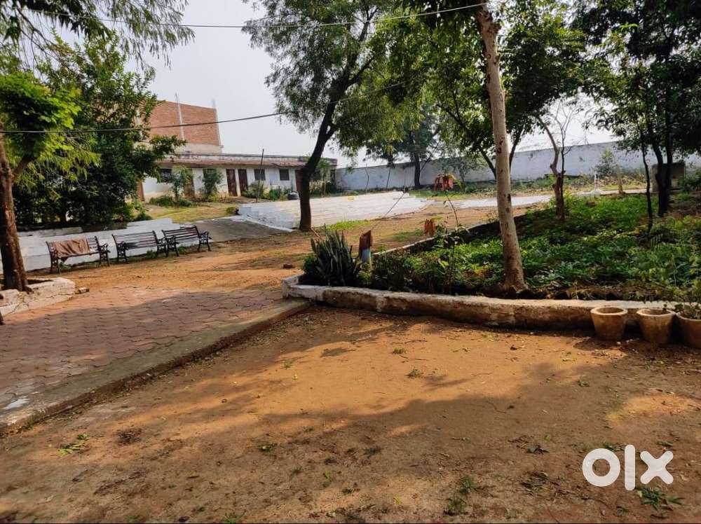 BUILD UP AREA ARROUND 2800SQFT