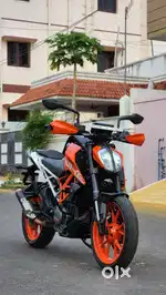 KTM DUKE 390 BS4 SHOWROOM CONDITION
