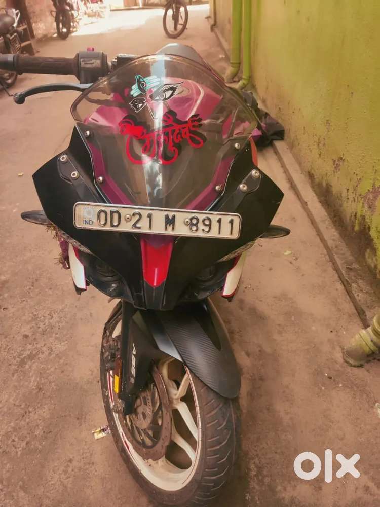 Bajaj pulsar RS200