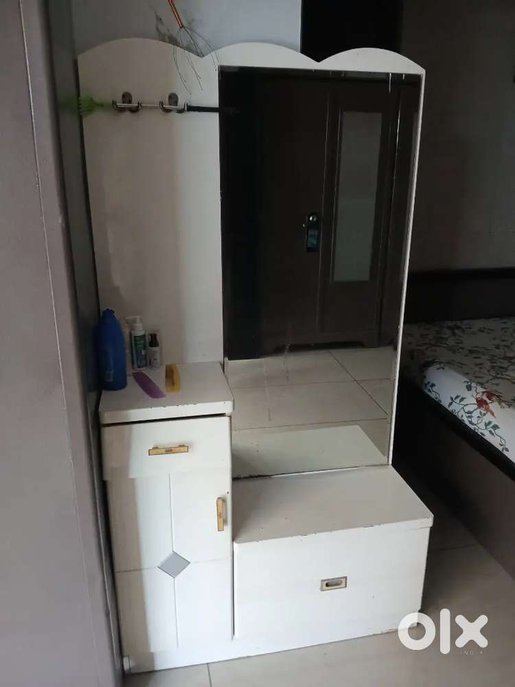 Dressing table