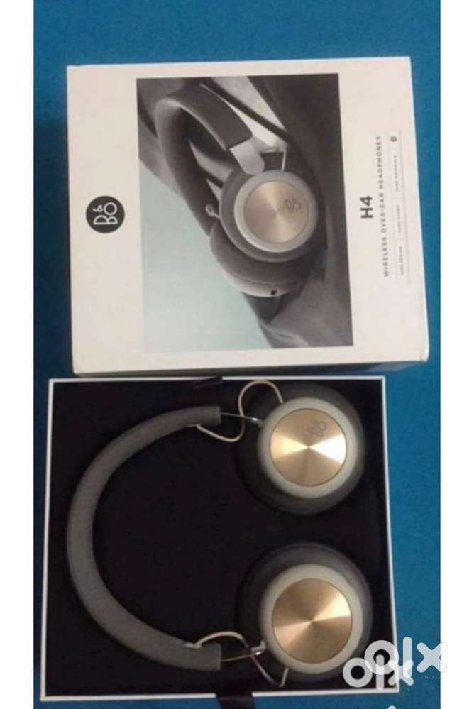Beoplay H4 headphones