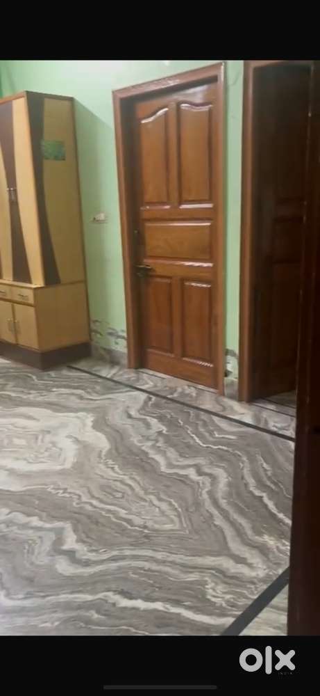 2bhk first floor, sec14, for family, near park, school and market