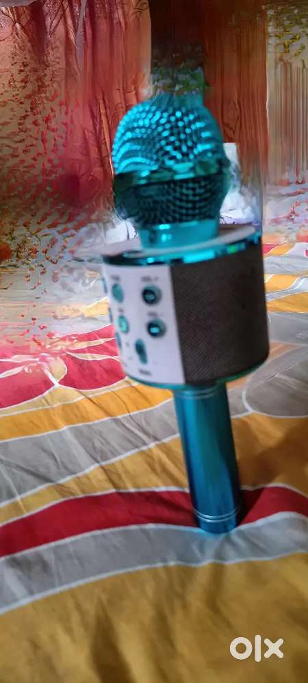 Mic and bluetooth speaker new