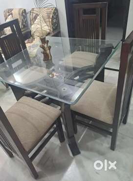 DINNING TABLE 4 SEATER FOR SALE