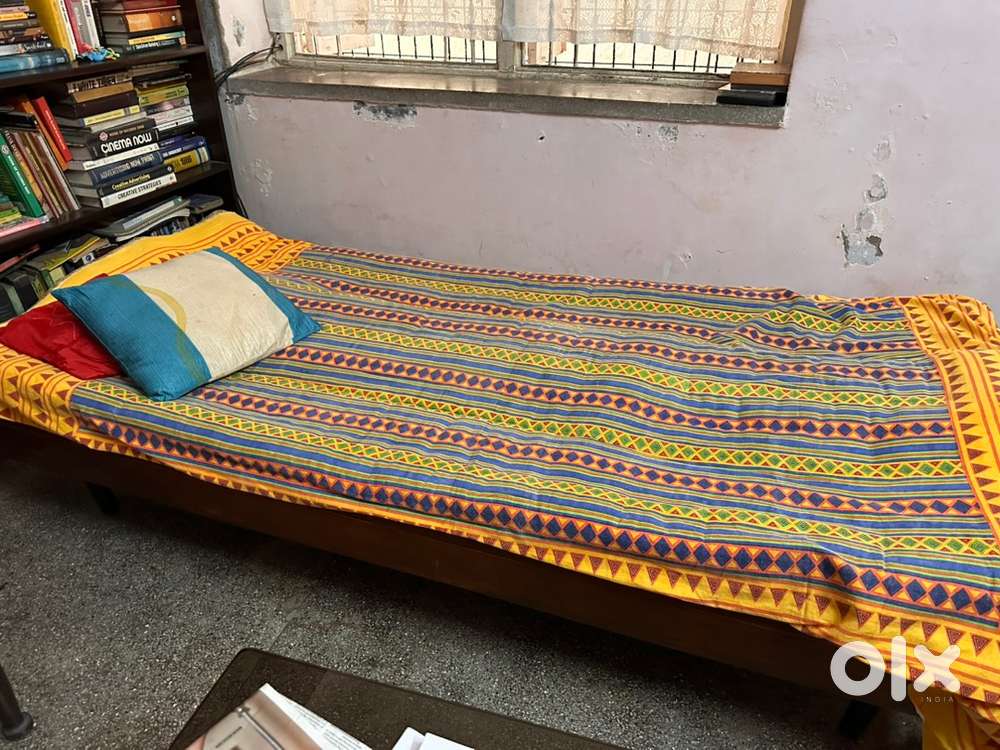 Bed with wooden frame & legs & dining - decorative items - new