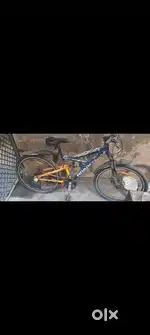 Gear cycle with both suspension shock