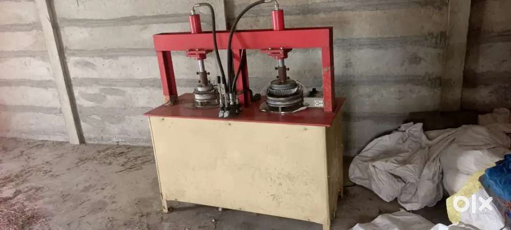 Paper plate making machine