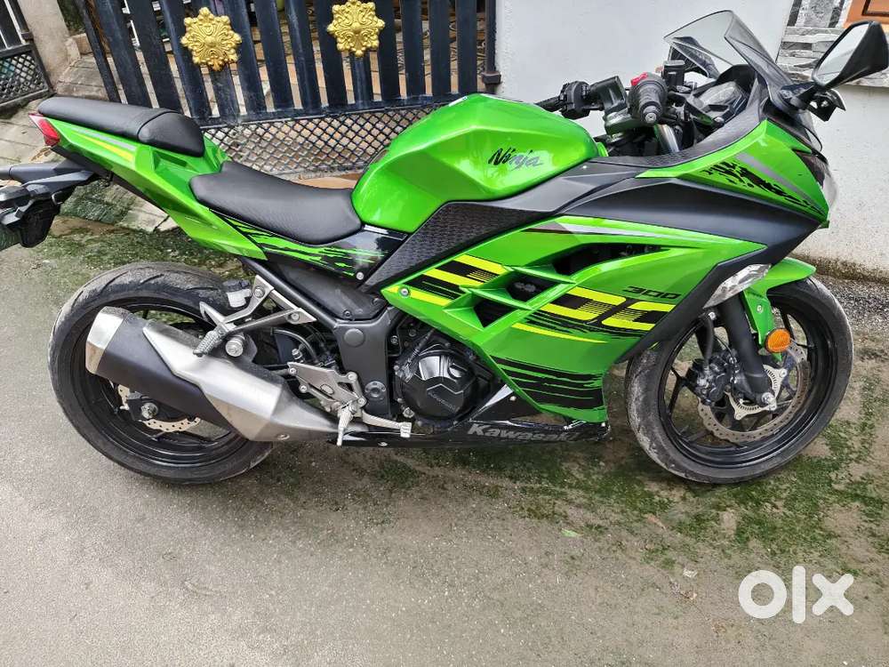 Kawasaki Ninja 300 2023 model perfect condition