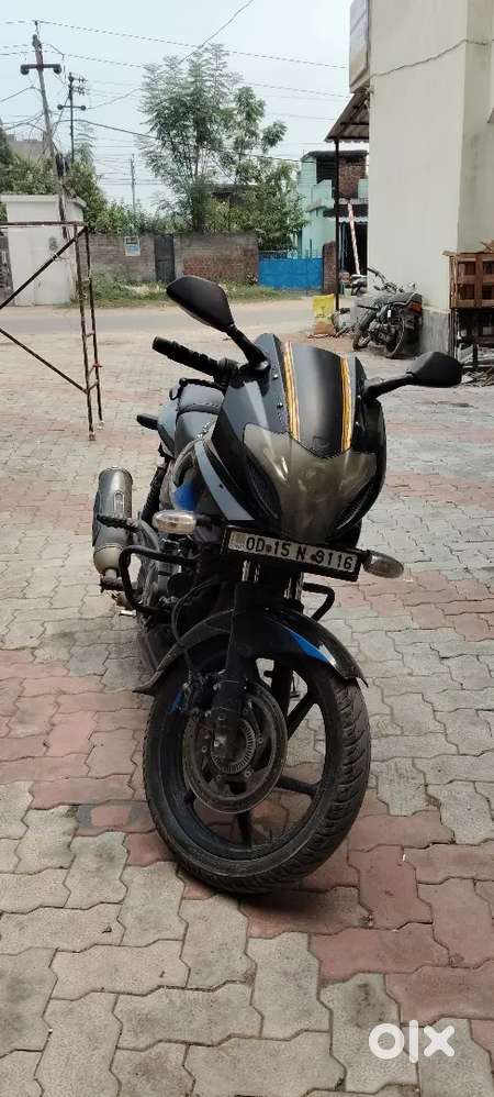 Pulsar 220 – Ride Like a Legend!