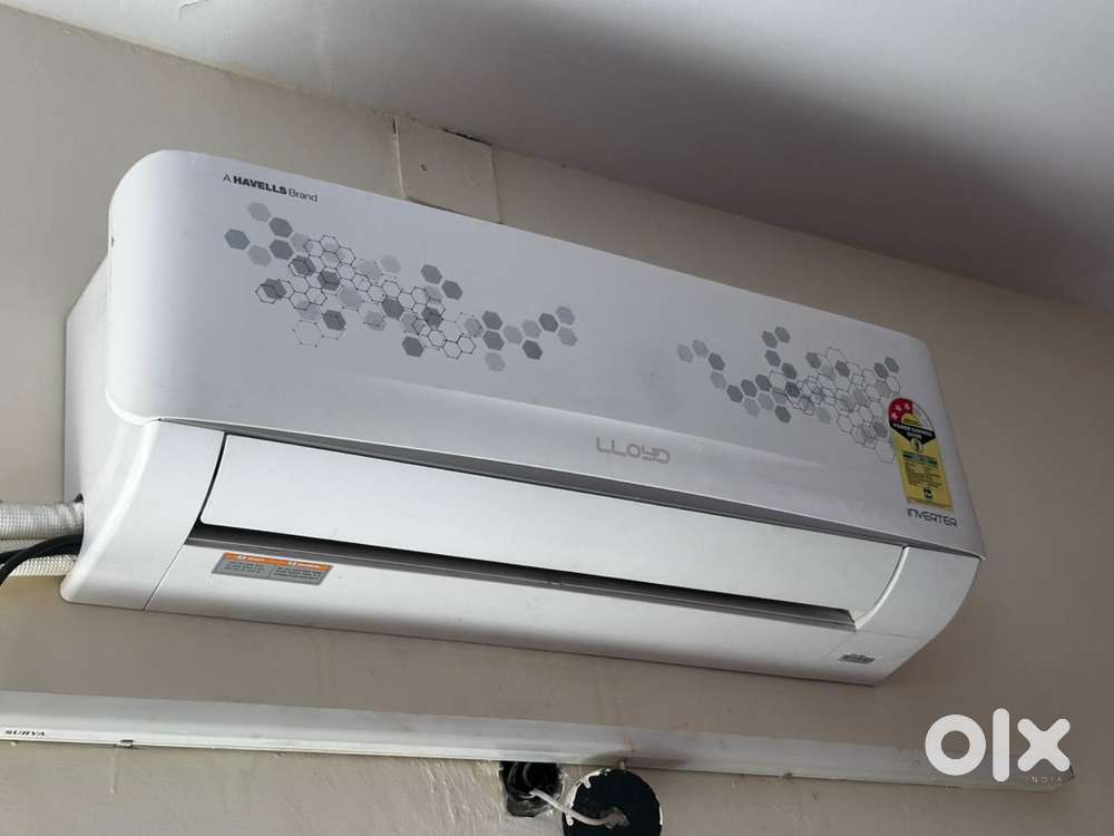 Lloyd 1 ton 3 star Inverter split AC with copper wire