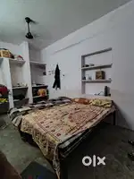 Roommate chahiye