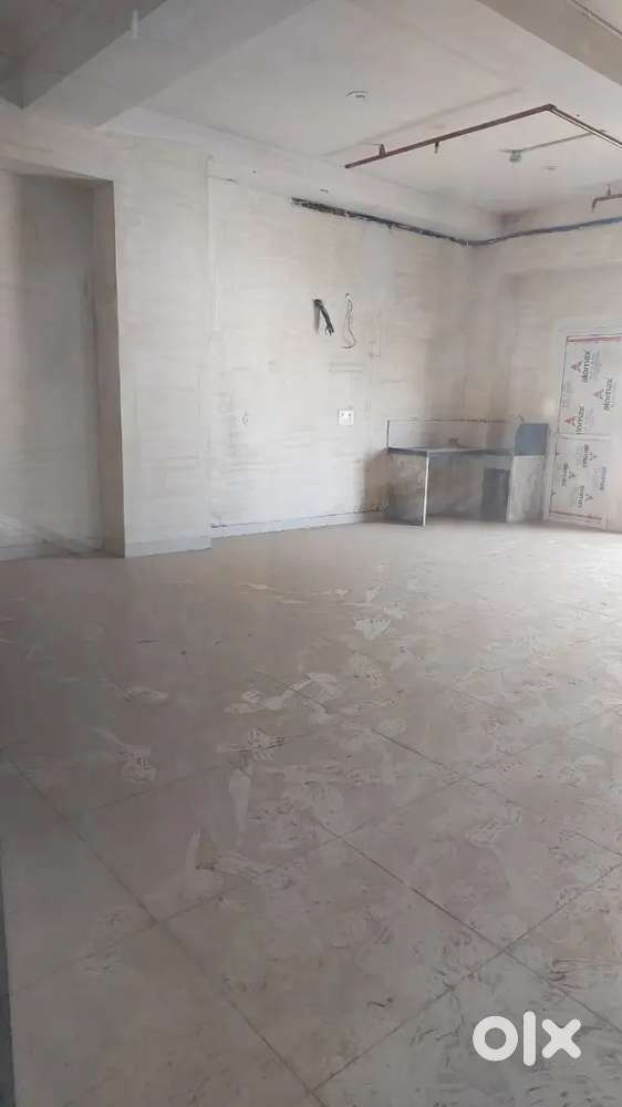 Semi furnished raw space for all kind of commercial activity