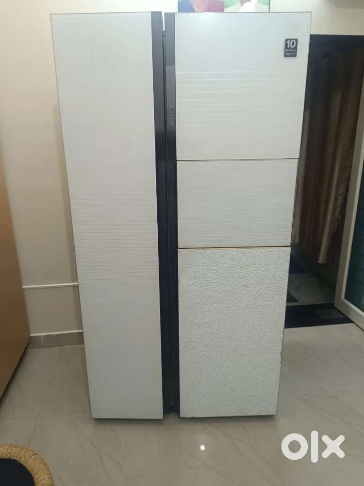 It is a samsung side by side door fridge , white colour fridge