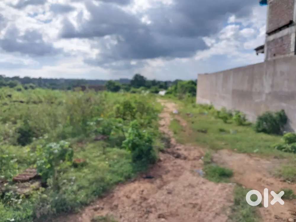 Plot Available For Sale on 8 lane