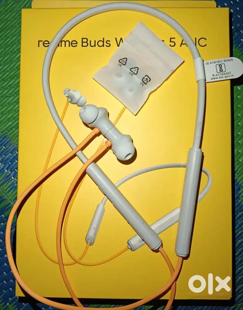 Only 15 days old Realme 50db noise cancellation neckband new price2000