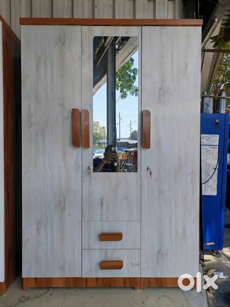 BRAND NEW 3 DOORS WARDROBE