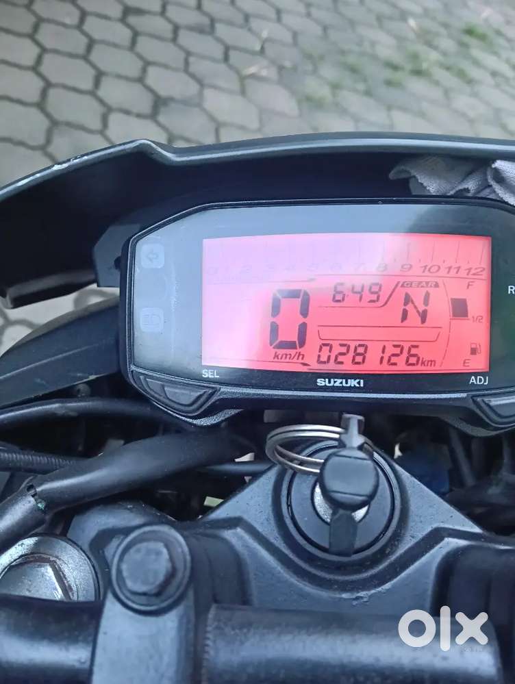 Single hand office used Suzuki gixxer 150cc model 2015 excellent condi