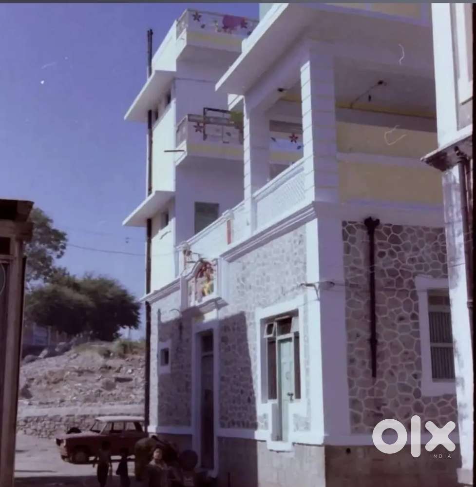 Old property જૂનુ બિલ્ડિંગ